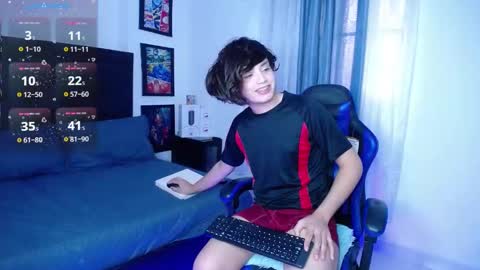 Snapshot of andyboy_19 chatting on September 30, 10:42 pm andy online show from September 30, 10:42 pm