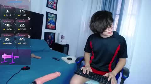 Snapshot of andyboy_19 chatting on October 9, 10:04 pm andy online show from October 9, 10:04 pm