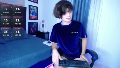 Snapshot of andyboy_19 chatting on October 28, 10:33 pm andy online show from October 28, 10:33 pm