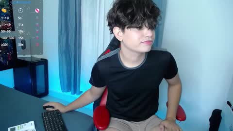 Snapshot of andyboy_19 chatting on December 28, 11:37 pm andy online show from December 28, 11:37 pm