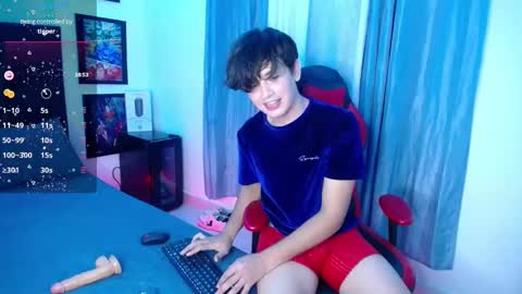 Snapshot of andyboy_19 chatting on January 19, 3:39 am andy online show from January 19, 3:39 am