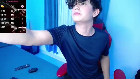 Snapshot of andyboy_19 chatting on January 30, 1:33 am andy online show from January 30, 1:33 am