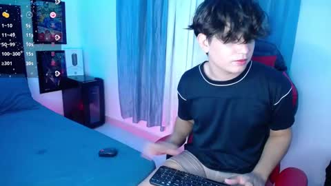 Snapshot of andyboy_19 chatting on January 22, 12:16 am andy online show from January 22, 12:16 am