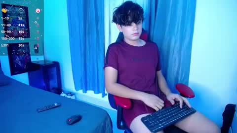 Snapshot of andyboy_19 chatting on January 26, 12:47 am andy online show from January 26, 12:47 am