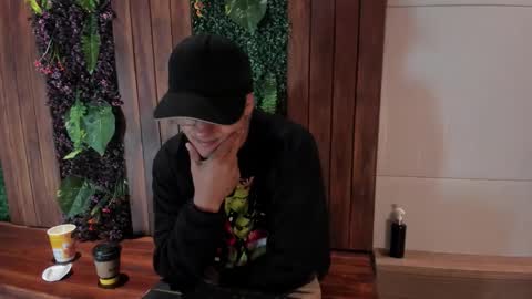 Andy Joy  online show from December 4, 11:32 am