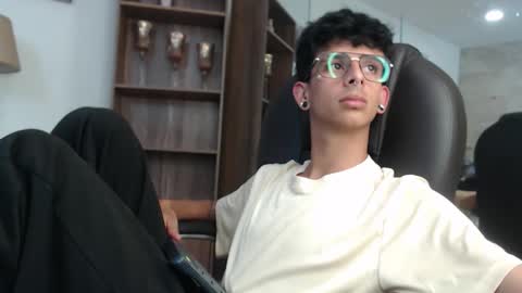 andyxibrat online show from April 18, 7:58 pm