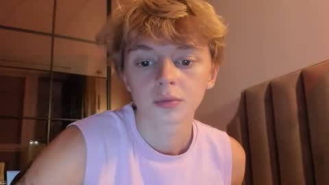 angel_andreww online show from April 29, 5:30 pm