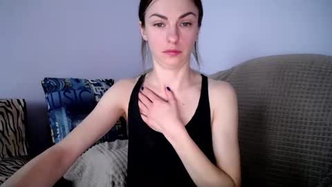 Snapshot of angel_zoe77 chatting on October 17, 9:57 am Zoe online show from October 17, 9:57 am