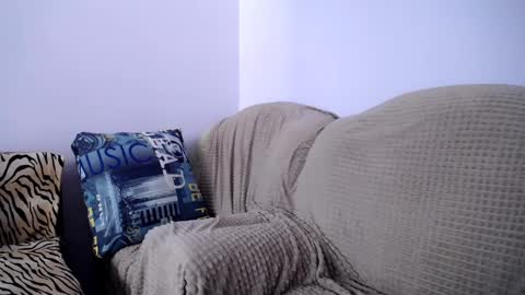 Snapshot of angel_zoe77 chatting on February 15, 12:11 pm Zoe online show from February 15, 12:11 pm