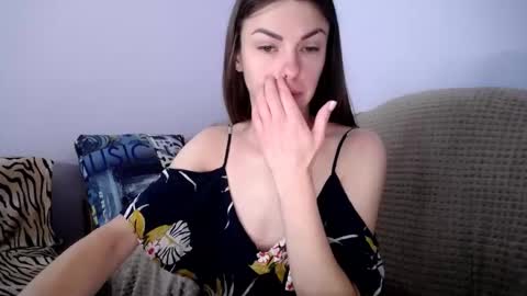 Snapshot of angel_zoe77 chatting on September 29, 8:24 am Zoe online show from September 29, 8:24 am