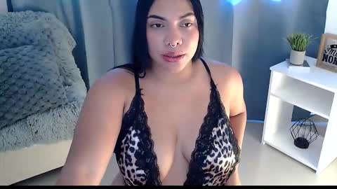 Angela online show from December 4, 8:19 pm