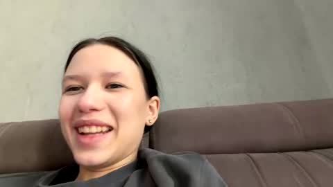 AngelaXSmile online show from March 22, 6:50 am