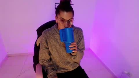 angele online show from March 20, 8:03 pm