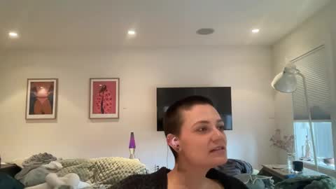 angeleleven11 online show from February 18, 11:41 pm