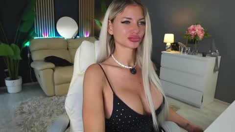 annita online show from May 11, 7:59 am