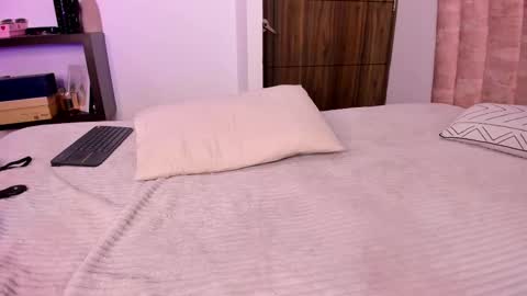 angelica_rose7 online show from February 26, 8:06 am