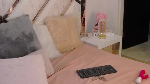 angeliepastori online show from February 13, 6:37 pm