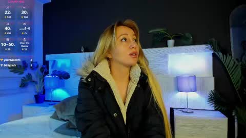angelina_hilton online show from June 19, 12:44 pm