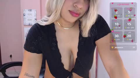 Snapshot of angelina_mia chatting on October 8, 6:41 am angeli online show from October 8, 6:41 am