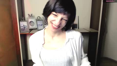 Snapshot of angelinalov_ chatting on October 21, 7:24 am Angelina online show from October 21, 7:24 am