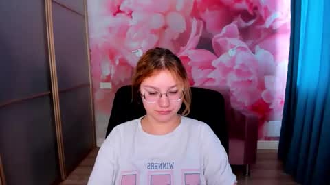 AngelinaLow online show from February 22, 6:28 am