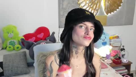 Angeline Smith  online show from November 13, 7:22 am