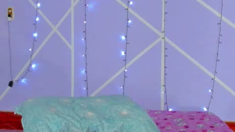 Snapshot of angelique_murphy chatting on December 12, 12:01 pm Angelique Murphy online show from December 12, 12:01 pm