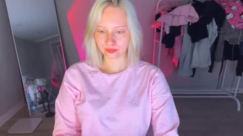 Cutie online show from August 9, 2:44 pm
