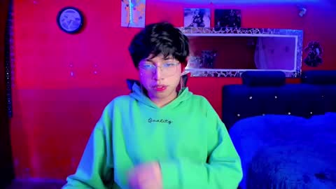 Snapshot of angellonfire chatting on March 12, 5:02 am Angel  online show from March 12, 5:02 am