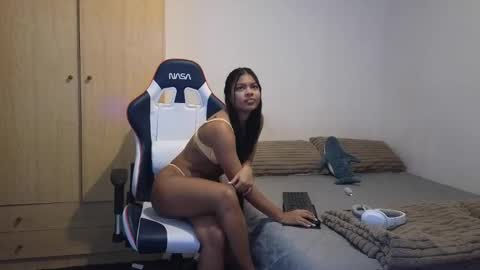 Angelly online show from October 29, 4:09 pm