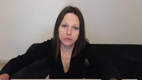 Giulia online show from May 13, 1:43 pm