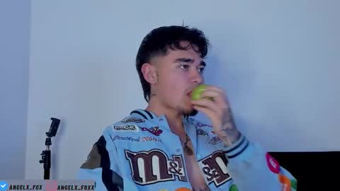 Angel Fox online show from November 18, 3:31 am