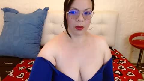 Angie online show from November 13, 8:22 pm