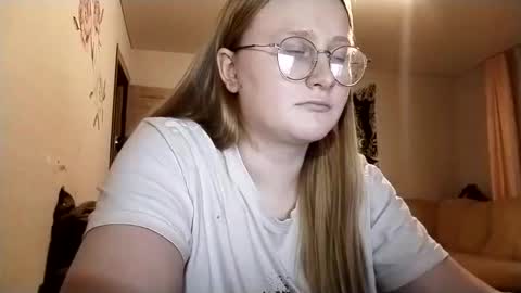 Snapshot of anika_lipps chatting on October 7, 1:34 am Anika online show from October 7, 1:34 am