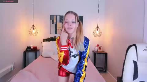 anita_hitteys online show from August 6, 8:34 am