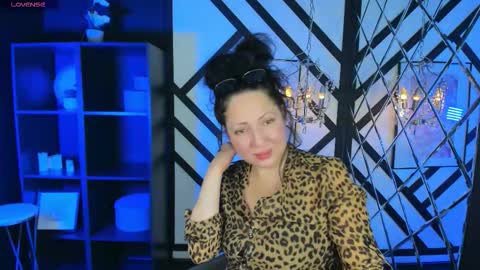 Anita online show from November 28, 9:00 pm