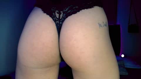 Anailyn figueroa online show from November 16, 6:04 am