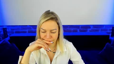 Snapshot of anna_snow9 chatting on October 23, 6:37 am anna_snow9 online show from October 23, 6:37 am