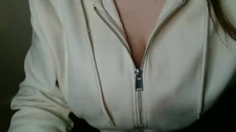 Bella online show from February 10, 3:37 pm