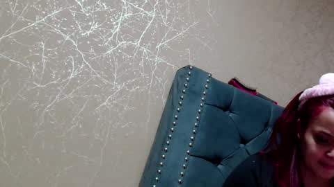 Snapshot of anne_julienne chatting on October 17, 1:53 am online show from October 17, 1:53 am