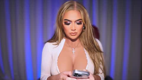 Anne Hart online show from December 2, 6:22 am