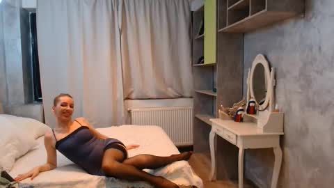 annedevrim online show from November 12, 7:11 am