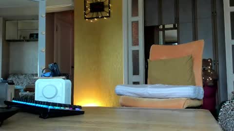 anngray1 online show from June 20, 12:11 pm