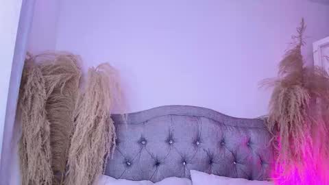 annie_20_ online show from March 27, 5:25 pm