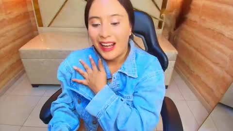 annie__r online show from October 4, 9:01 pm