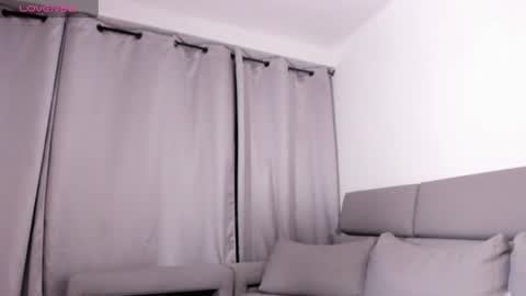 annie_rosse1017 online show from July 2, 3:23 am