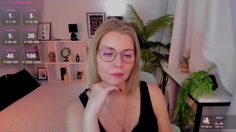 Annie online show from November 22, 1:53 pm