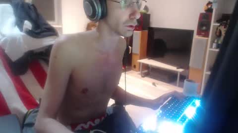 LoyalDog online show from April 27, 9:01 pm