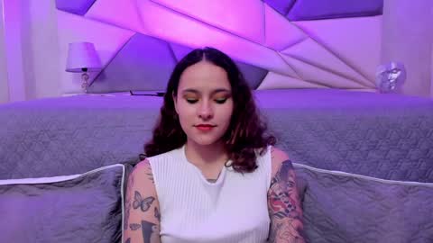 Snapshot of annythomsonn chatting on February 9, 1:55 am AnnyT online show from February 9, 1:55 am
