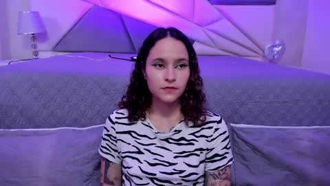 Snapshot of annythomsonn chatting on January 8, 10:48 pm AnnyT online show from January 8, 10:48 pm